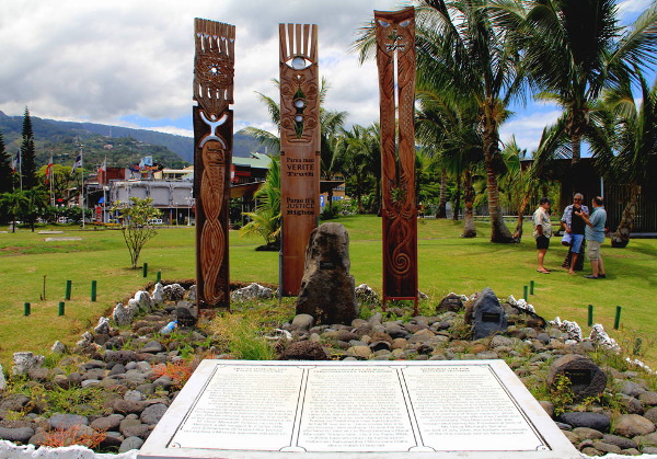 20 - 6. Waterfront monument in Papeete_WEB.jpg